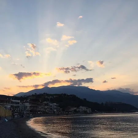 Vaya & *